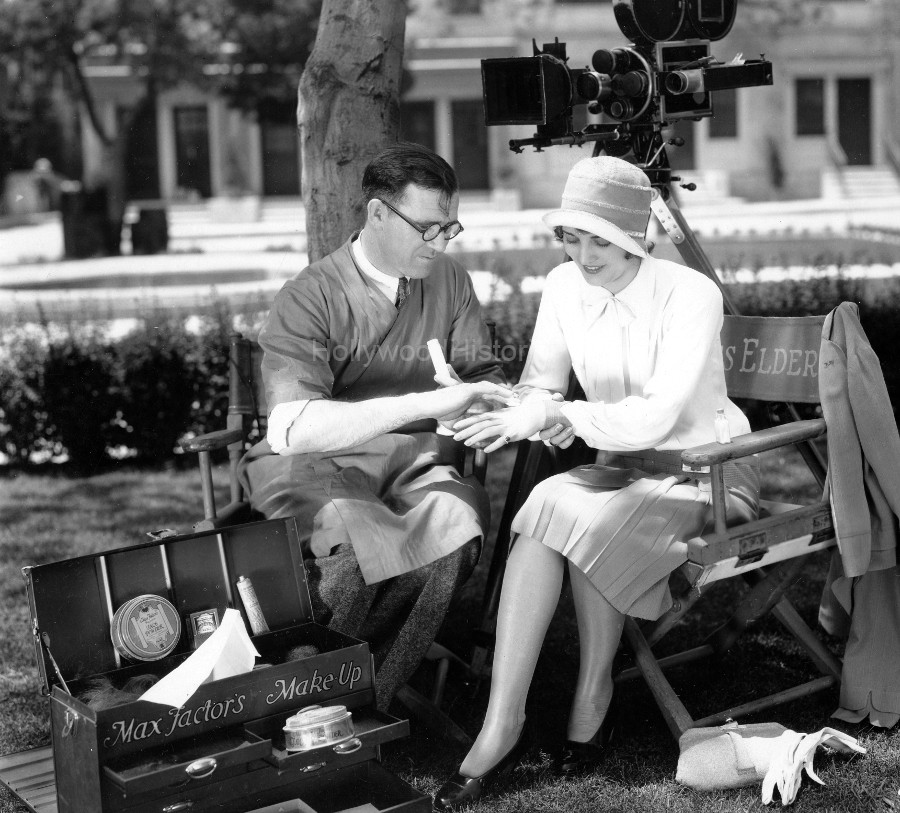 Max Factor Makeup 1928.jpg